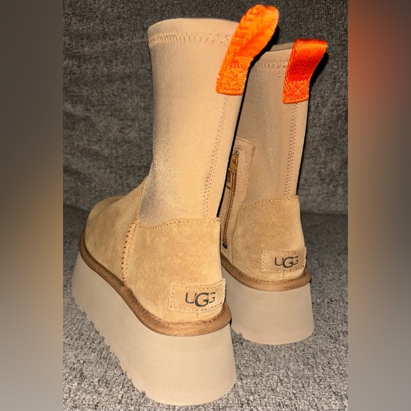 UGG Classic Dipper Boot - Picture 6 of 6
